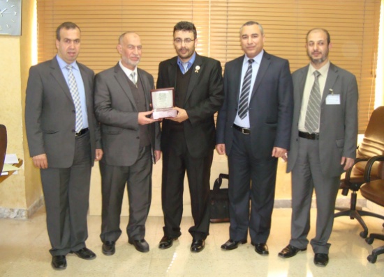 وفد من الجامعة الاسلامية في غزة يزور المستشفى الاسلامي